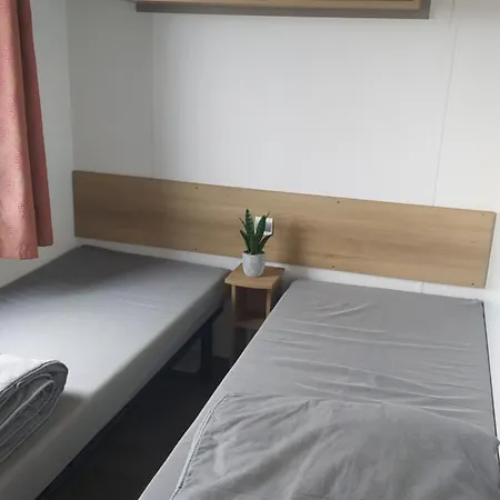 Mobil-home Vue Et Campagne Κάμπινγκ *