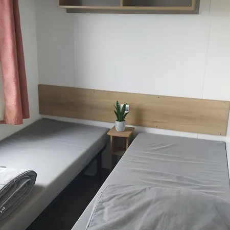 Mobil-home Vue Et Campagne Campsite Plounevez-Lochrist